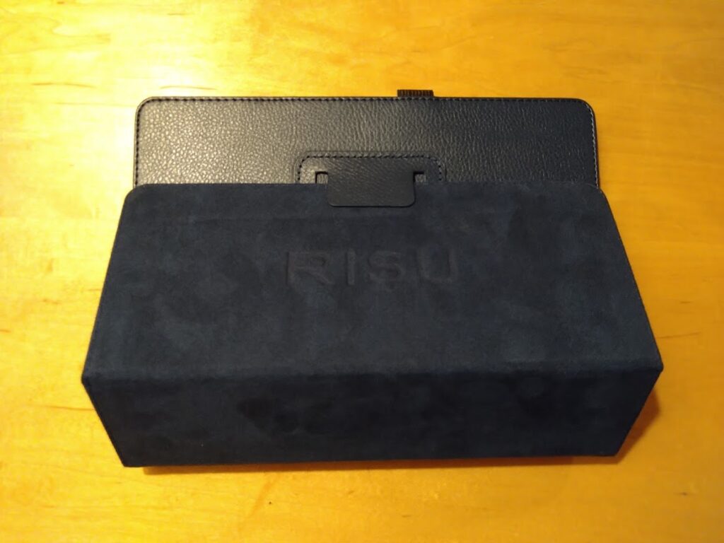 risu算数のタブレットカバー組み立て